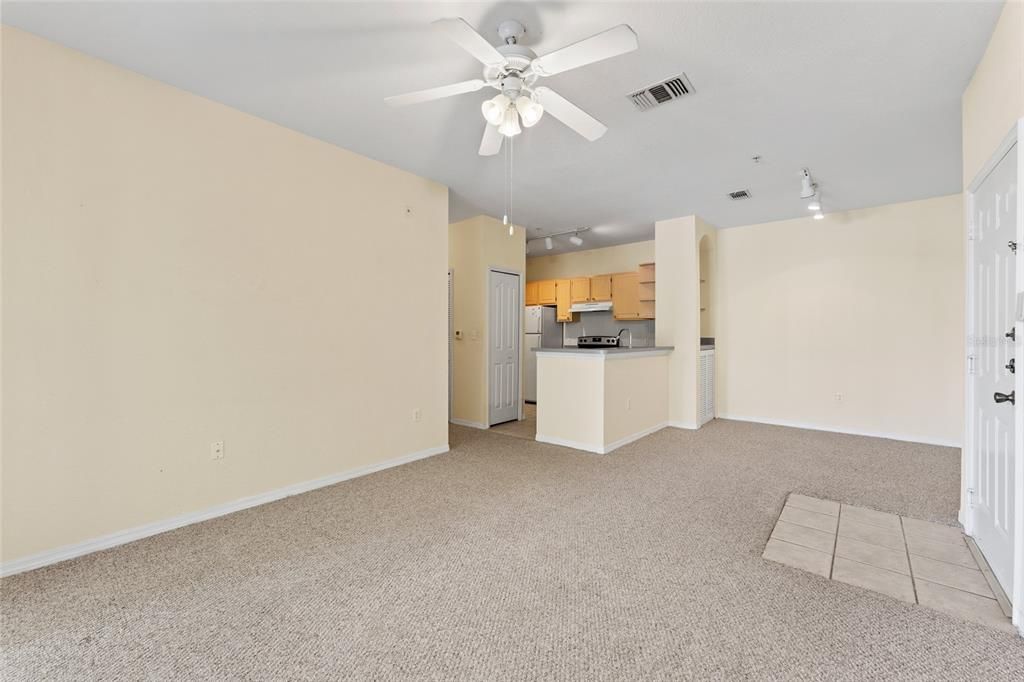 For Sale: $185,000 (2 beds, 1 baths, 927 Square Feet)