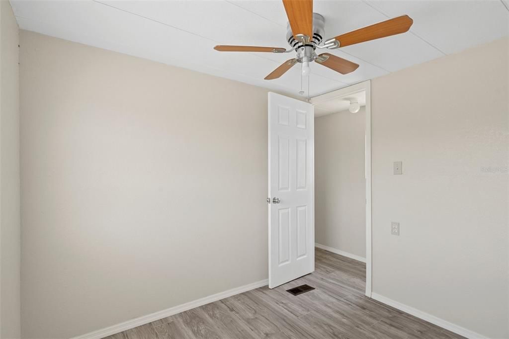 Active With Contract: $195,000 (2 beds, 1 baths, 672 Square Feet)
