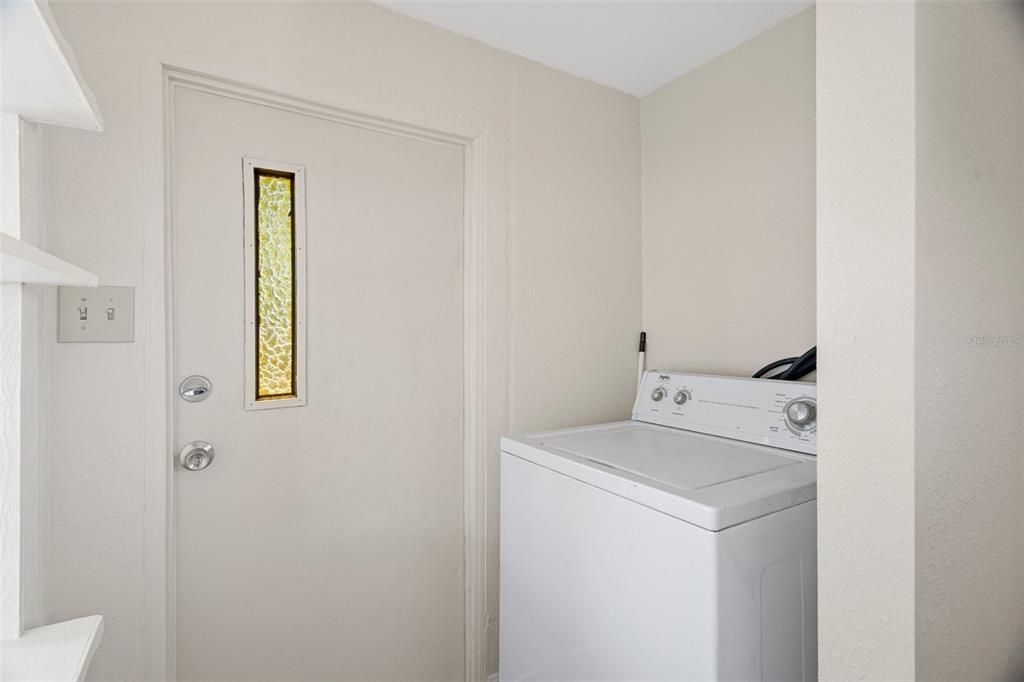 Active With Contract: $195,000 (2 beds, 1 baths, 672 Square Feet)