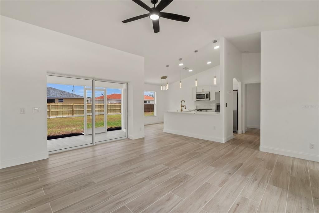 Active With Contract: $317,000 (3 beds, 2 baths, 1336 Square Feet)