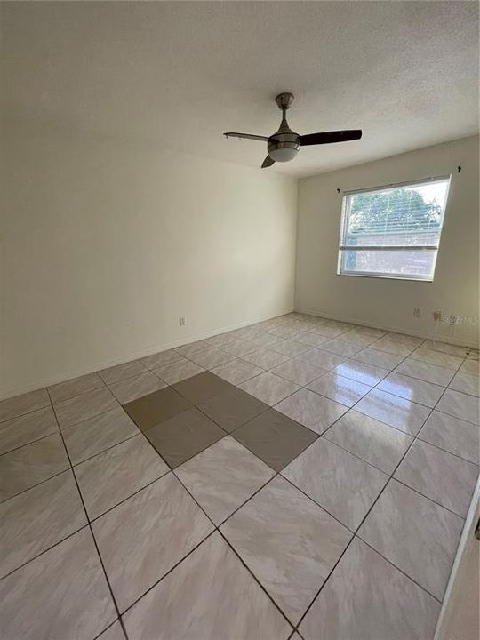 For Rent: $1,600 (2 beds, 1 baths, 900 Square Feet)