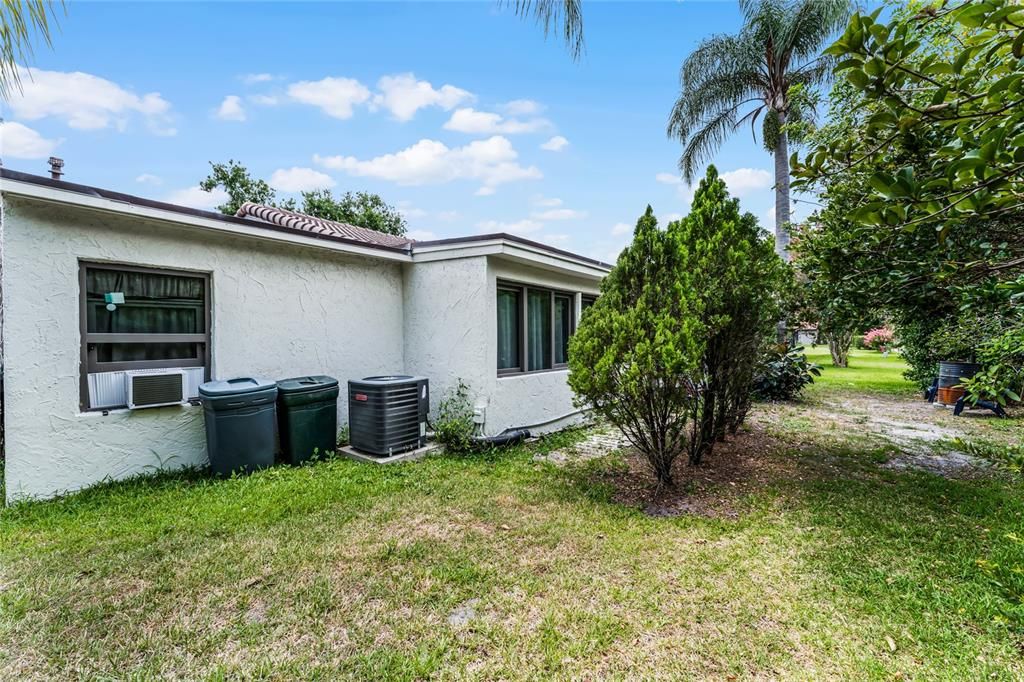 Active With Contract: $433,000 (3 beds, 2 baths, 1720 Square Feet)