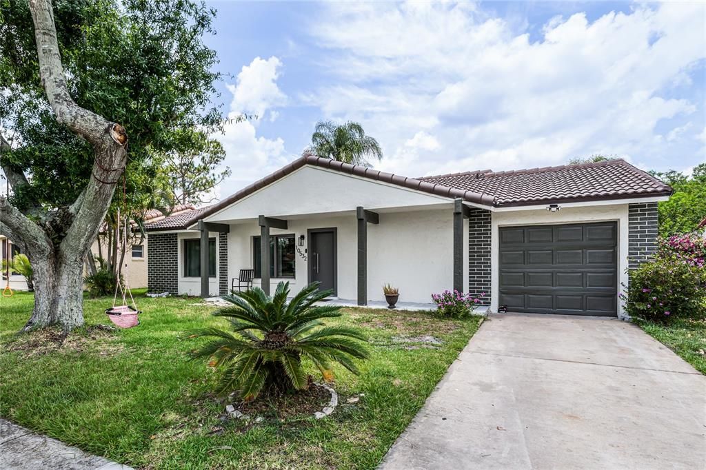 Active With Contract: $433,000 (3 beds, 2 baths, 1720 Square Feet)