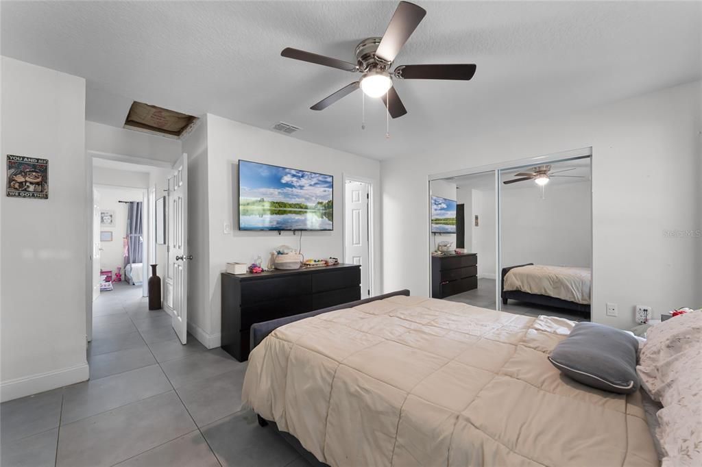 Active With Contract: $433,000 (3 beds, 2 baths, 1720 Square Feet)