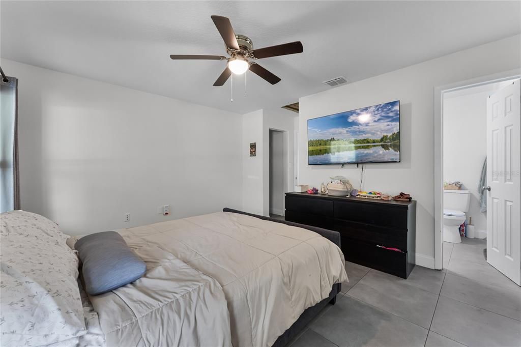 Active With Contract: $433,000 (3 beds, 2 baths, 1720 Square Feet)