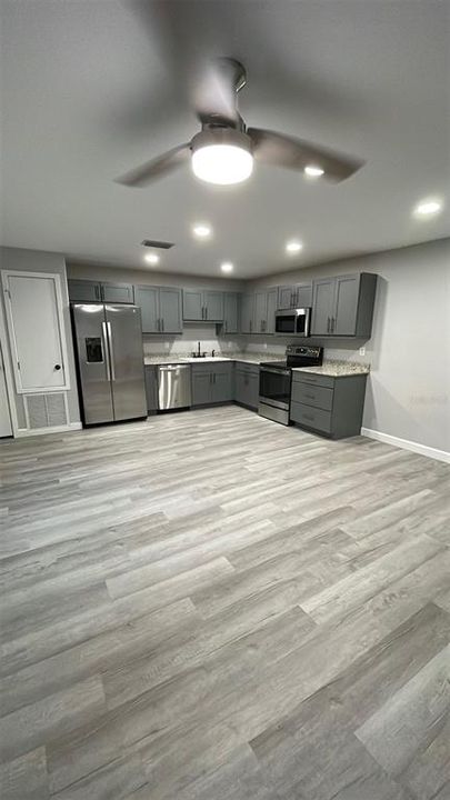 For Rent: $1,450 (1 beds, 1 baths, 704 Square Feet)