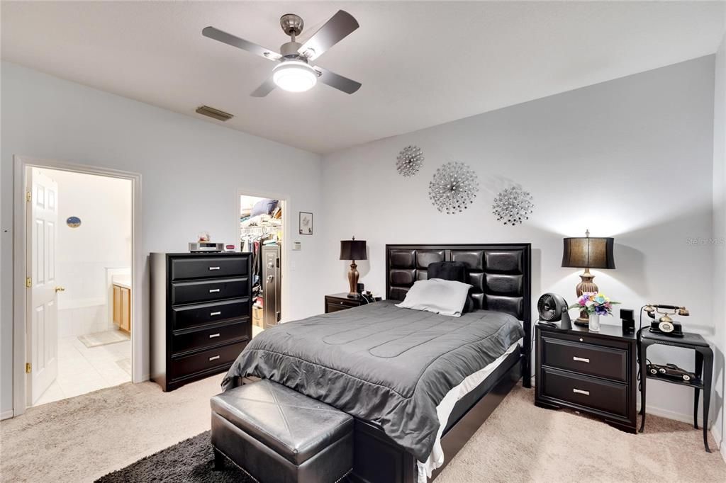 Active With Contract: $289,990 (3 beds, 2 baths, 1624 Square Feet)