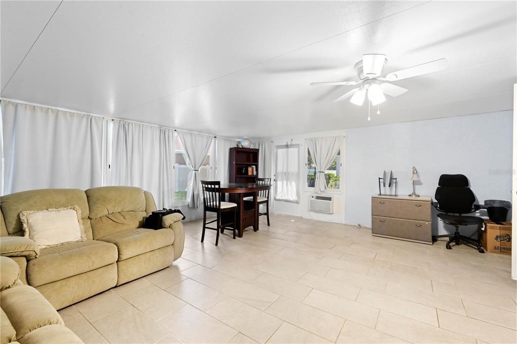 For Sale: $325,000 (2 beds, 2 baths, 1743 Square Feet)