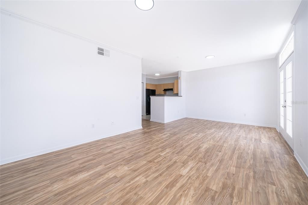 For Sale: $315,000 (2 beds, 2 baths, 1188 Square Feet)