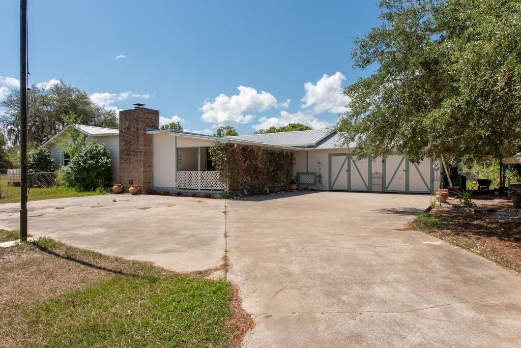 For Sale: $450,000 (3 beds, 2 baths, 2208 Square Feet)