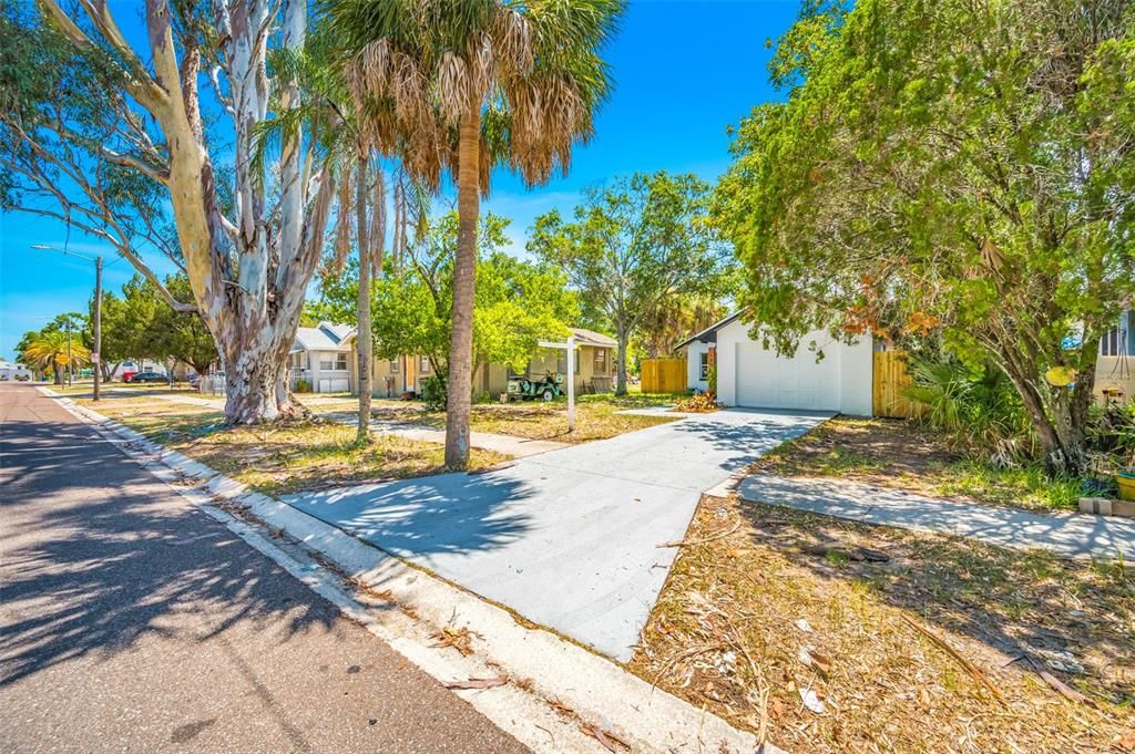 Active With Contract: $399,900 (4 beds, 2 baths, 1334 Square Feet)