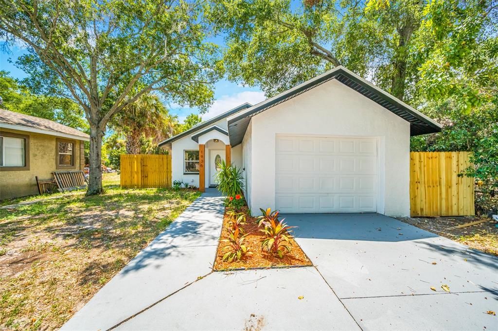 Active With Contract: $399,900 (4 beds, 2 baths, 1334 Square Feet)