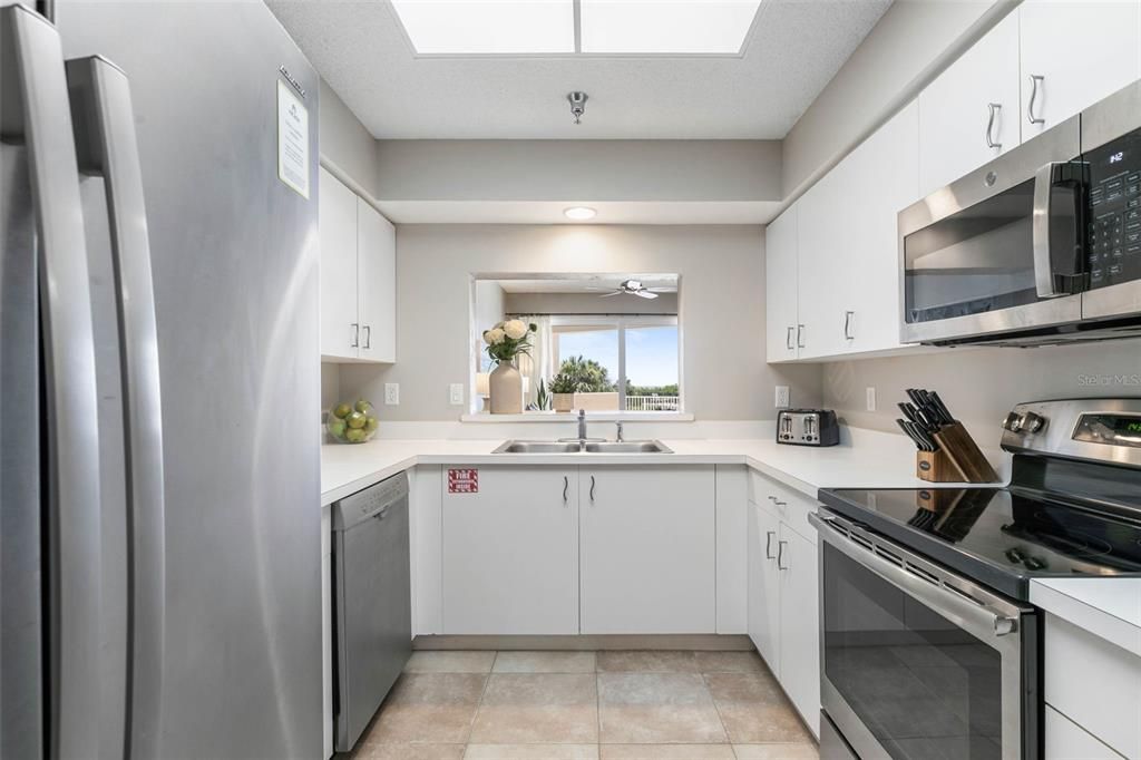 For Sale: $489,000 (2 beds, 2 baths, 1158 Square Feet)