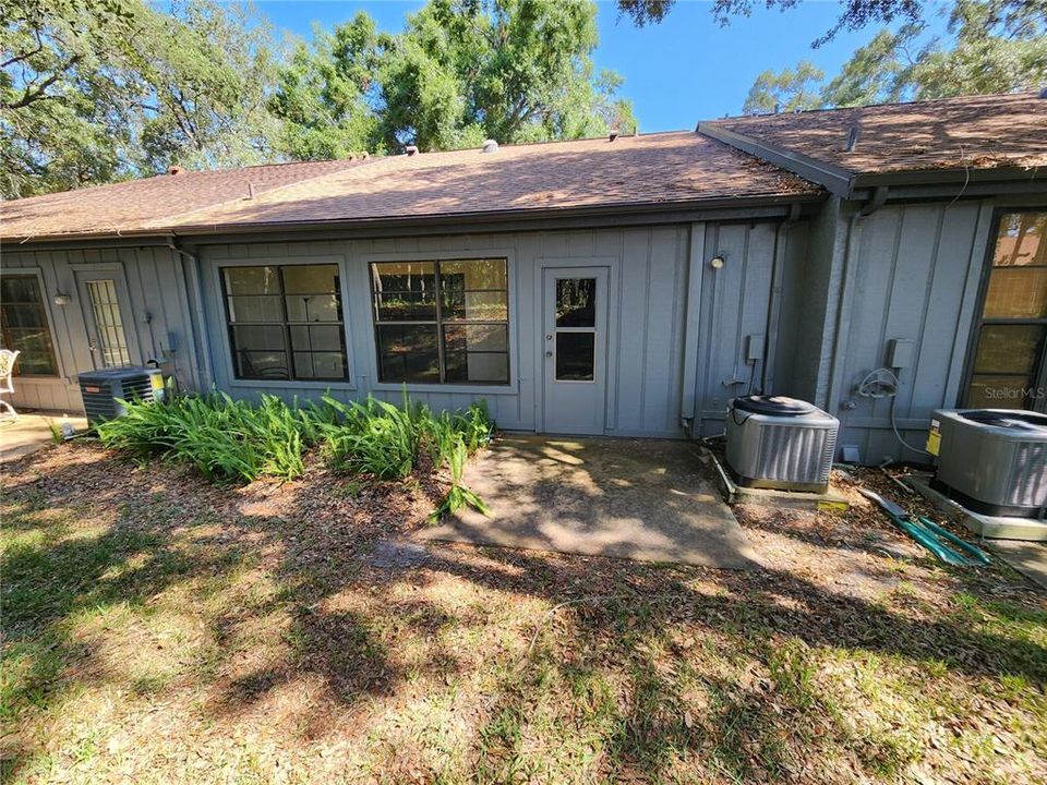 For Sale: $199,900 (2 beds, 2 baths, 995 Square Feet)