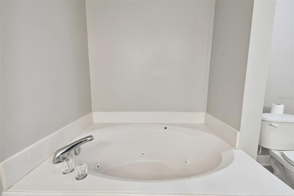 Jetted garden tub.