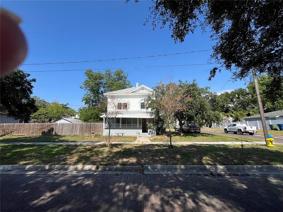 Active With Contract: $360,000 (3 beds, 3 baths, 1892 Square Feet)