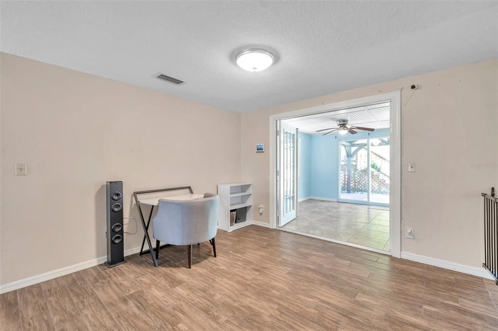 For Sale: $305,000 (2 beds, 2 baths, 1211 Square Feet)