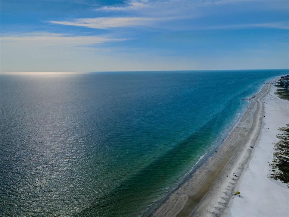 ... Redington Shores Looking North - Water Temp 84 Degrees. Just Wonderful.. It will turn a Grouch into a Happy Person in one week. Plenty of Restaurants and Nightlife but never really Crowded.. Small Town Feel with a Population about 2300..