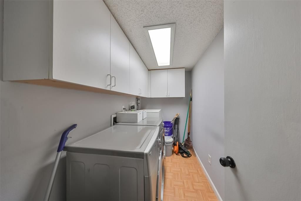 For Sale: $270,000 (2 beds, 2 baths, 1188 Square Feet)