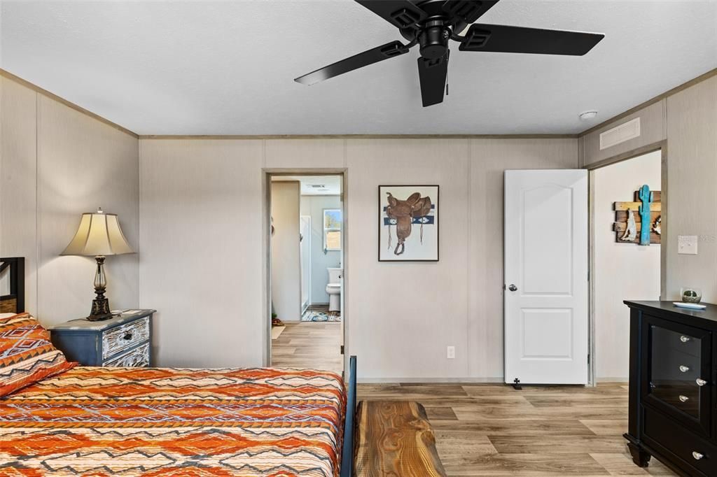 Active With Contract: $345,000 (3 beds, 2 baths, 1264 Square Feet)