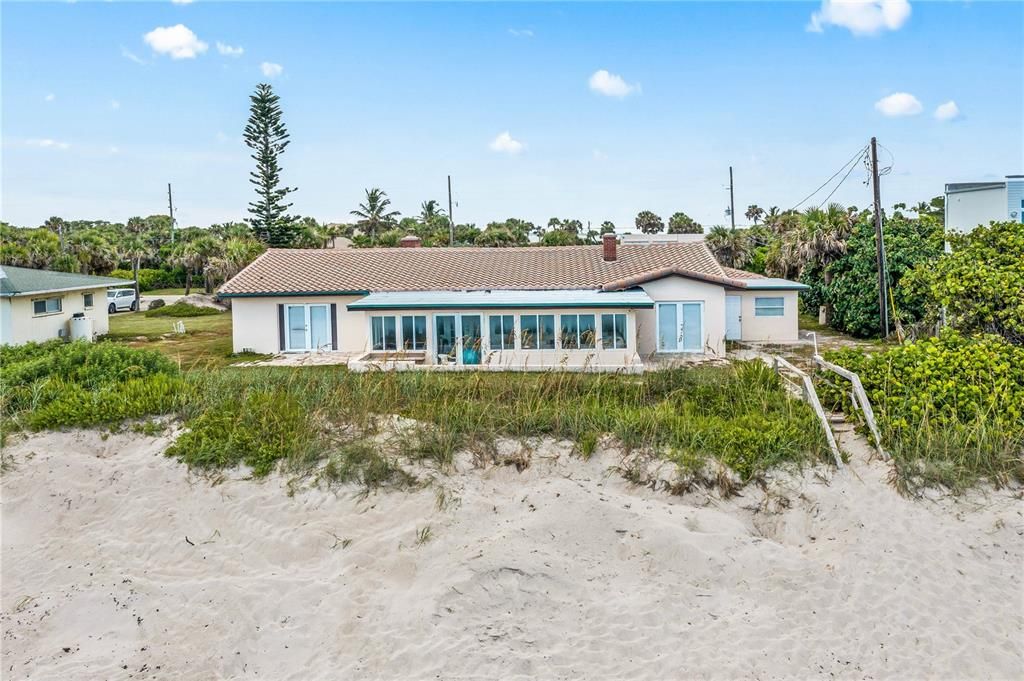 For Sale: $4,900,000 (3 beds, 2 baths, 1996 Square Feet)