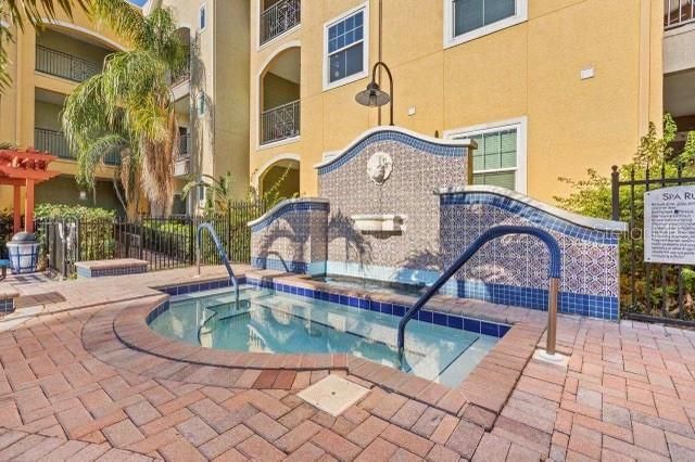 Active With Contract: $1,700 (1 beds, 1 baths, 867 Square Feet)