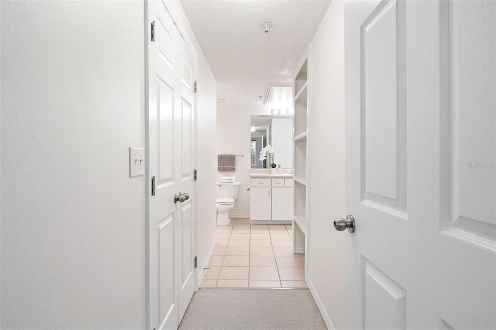 Active With Contract: $1,700 (1 beds, 1 baths, 867 Square Feet)