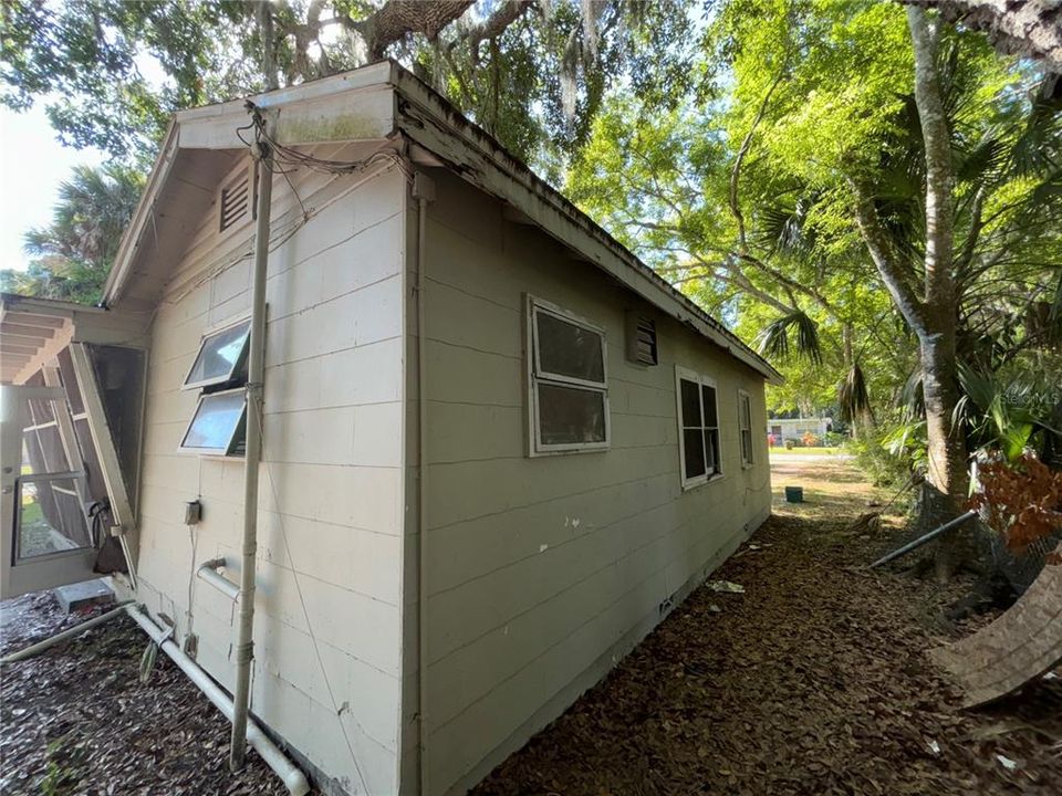 For Sale: $178,000 (3 beds, 1 baths, 1004 Square Feet)