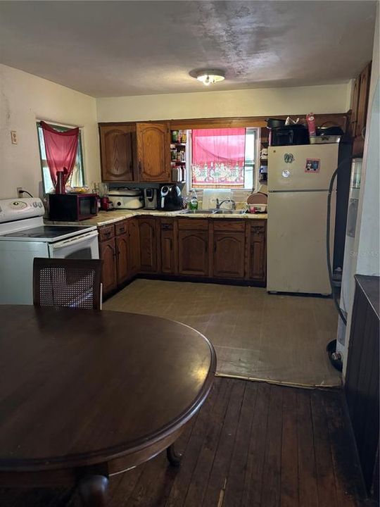 For Sale: $178,000 (3 beds, 1 baths, 1004 Square Feet)