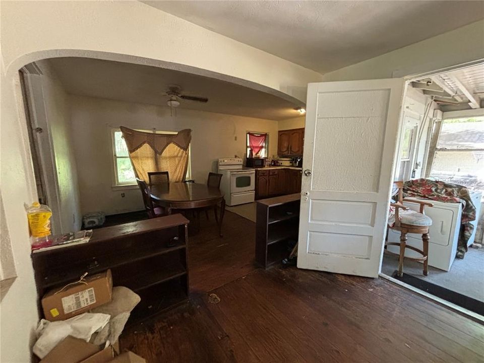 For Sale: $178,000 (3 beds, 1 baths, 1004 Square Feet)