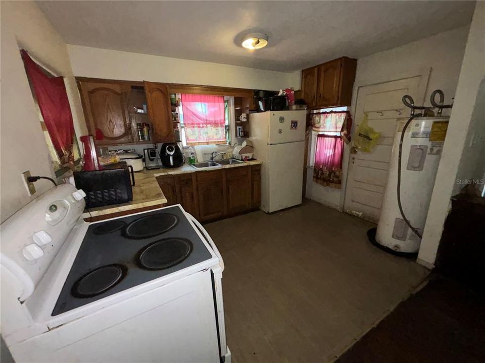 For Sale: $178,000 (3 beds, 1 baths, 1004 Square Feet)