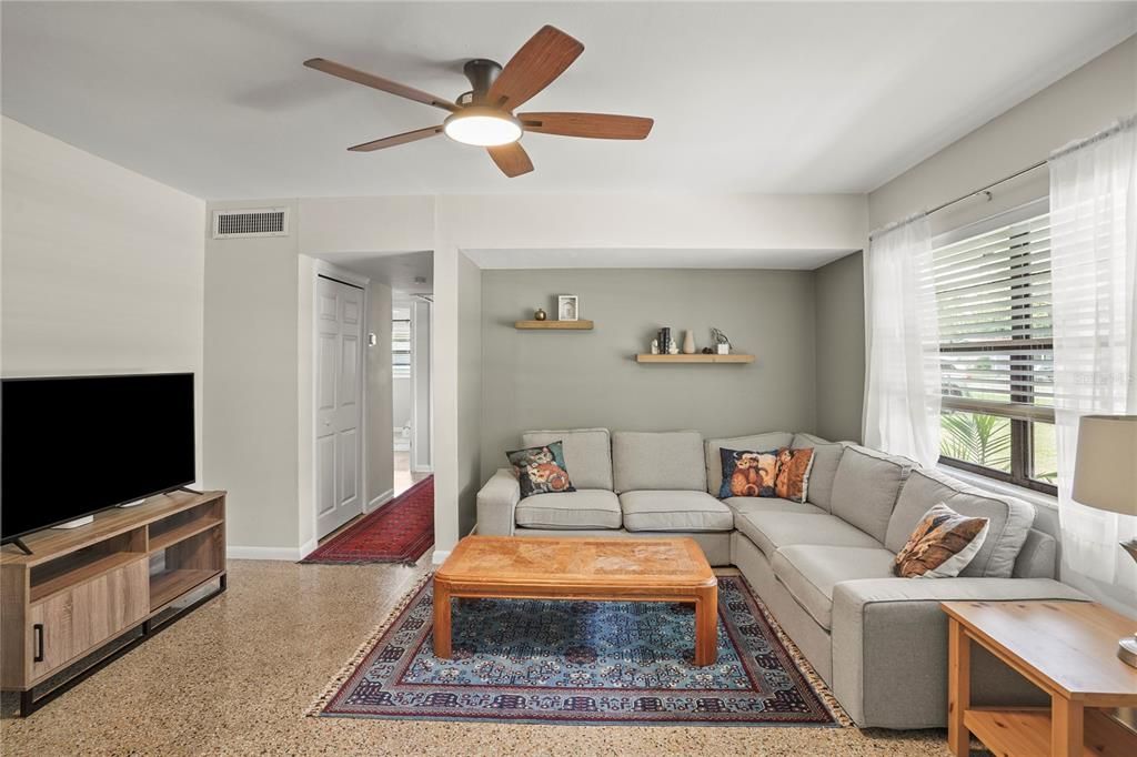 Active With Contract: $375,000 (4 beds, 2 baths, 1255 Square Feet)