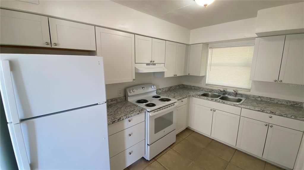 For Rent: $1,550 (3 beds, 1 baths, 875 Square Feet)
