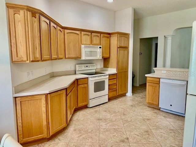 CABINETS WITH CROWNMOLDING