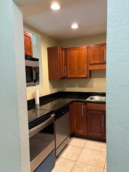 For Sale: $147,000 (1 beds, 1 baths, 825 Square Feet)