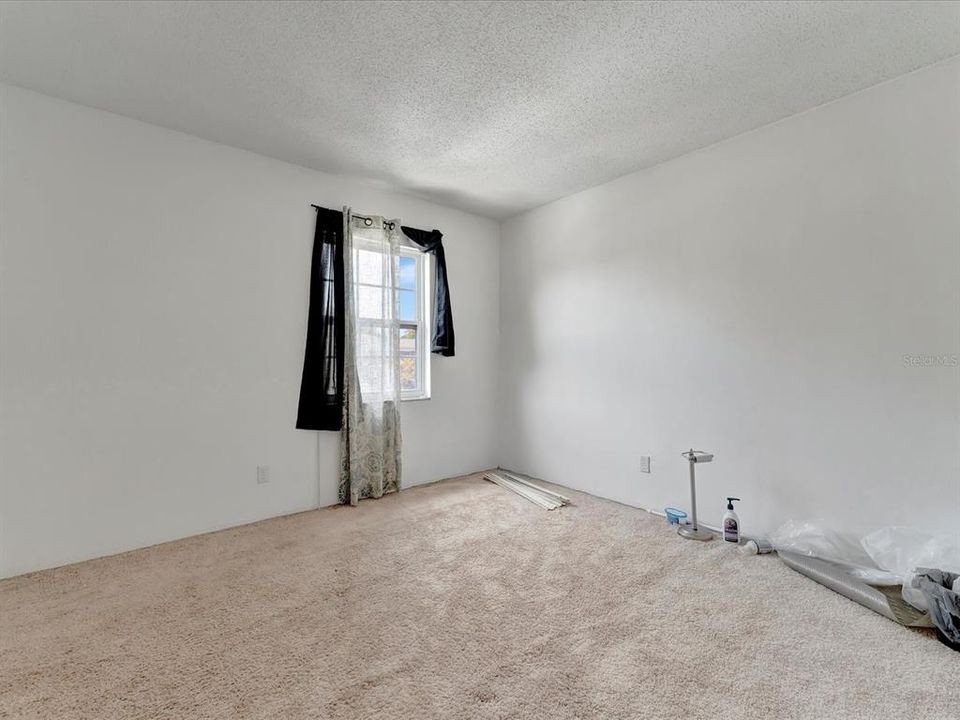 Active With Contract: $1,600 (2 beds, 1 baths, 900 Square Feet)