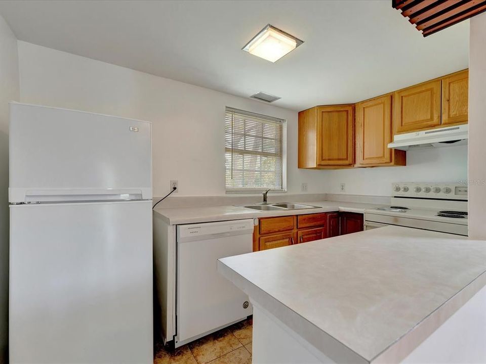 Active With Contract: $1,600 (2 beds, 1 baths, 900 Square Feet)