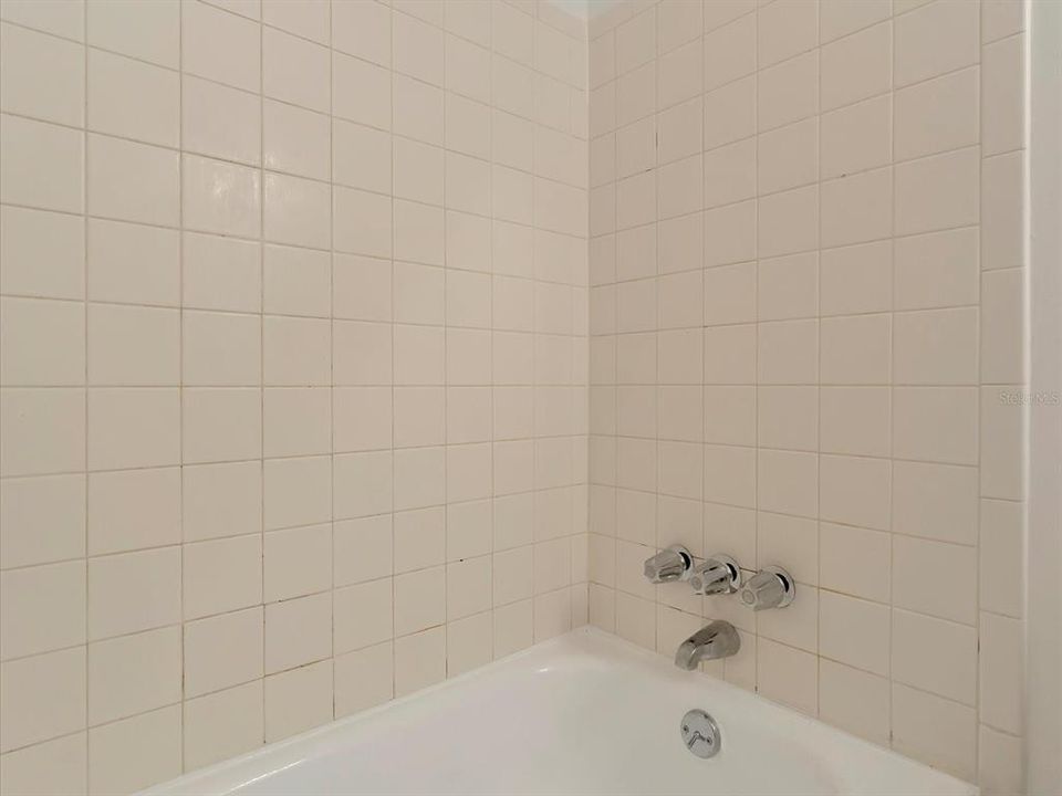 Active With Contract: $1,600 (2 beds, 1 baths, 900 Square Feet)