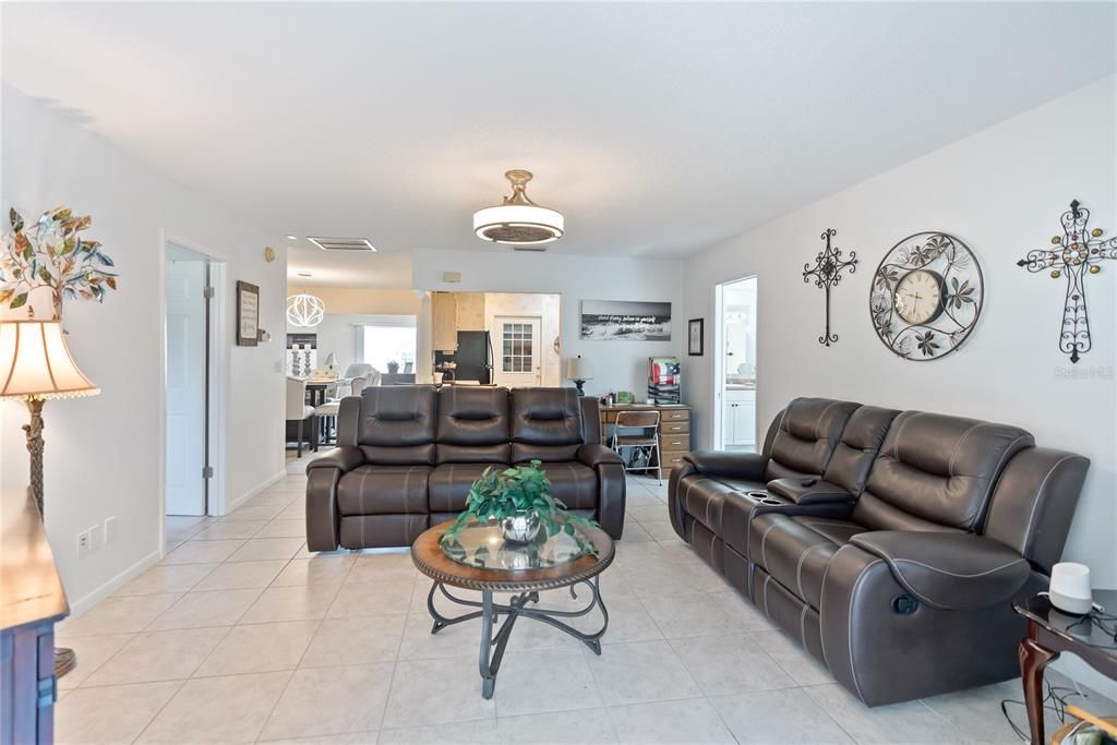 For Sale: $249,000 (2 beds, 2 baths, 1516 Square Feet)