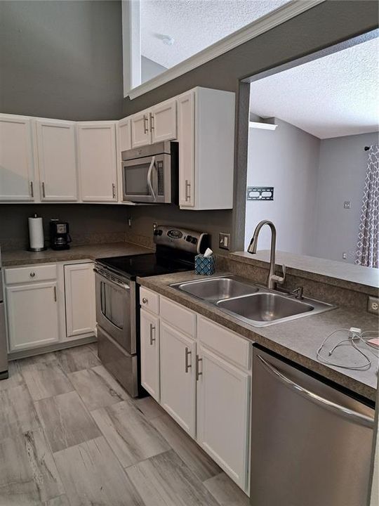 Active With Contract: $329,000 (4 beds, 2 baths, 1422 Square Feet)