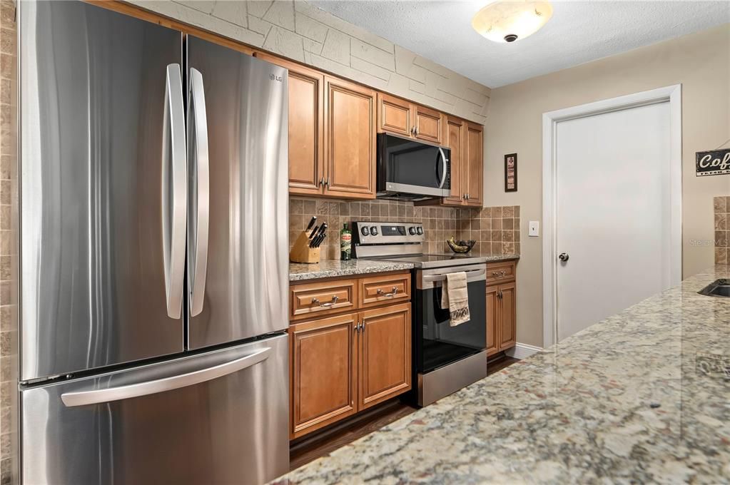 For Sale: $274,900 (2 beds, 2 baths, 975 Square Feet)