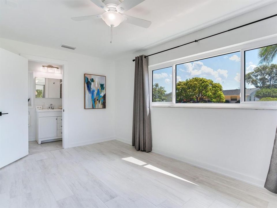 Active With Contract: $460,000 (2 beds, 2 baths, 1193 Square Feet)