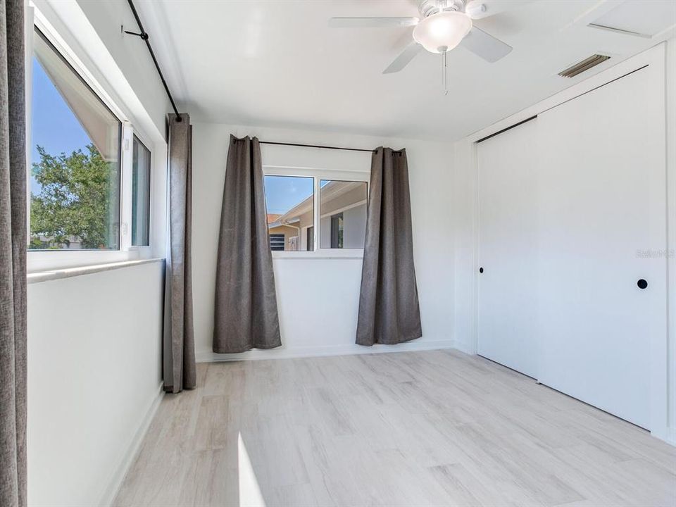 Active With Contract: $460,000 (2 beds, 2 baths, 1193 Square Feet)