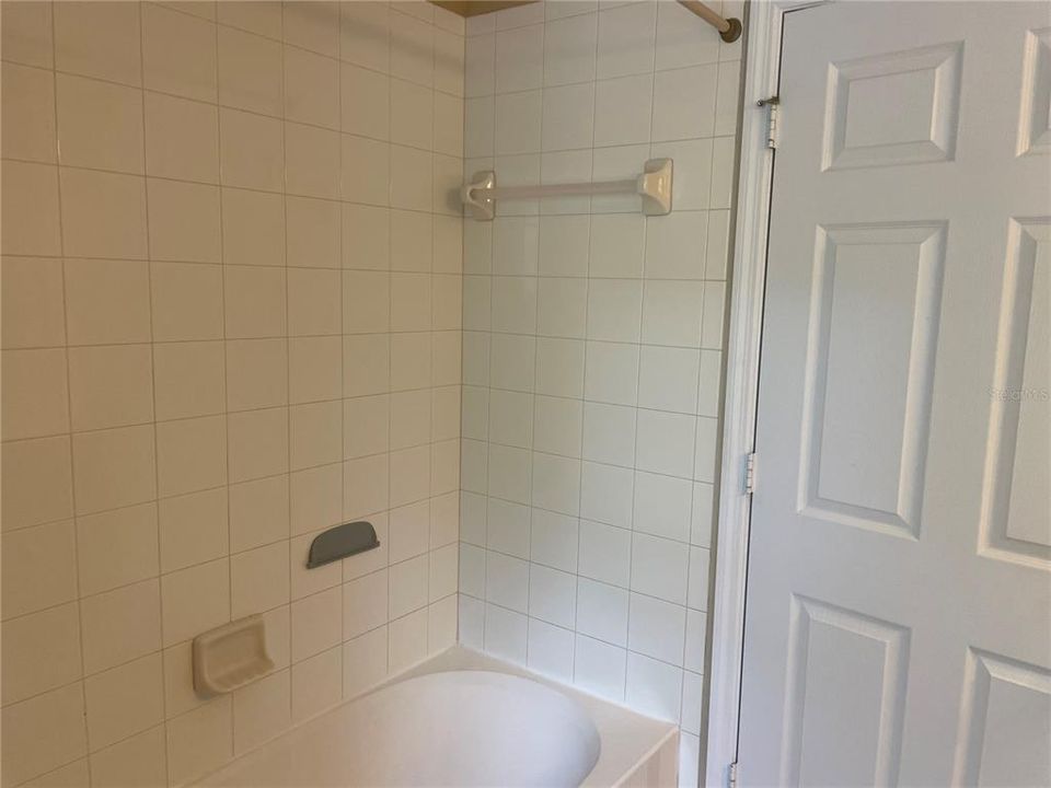 For Rent: $2,300 (3 beds, 2 baths, 2086 Square Feet)