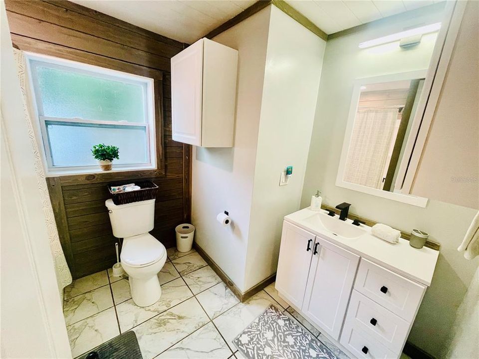 Full Updated Bathroom with tub