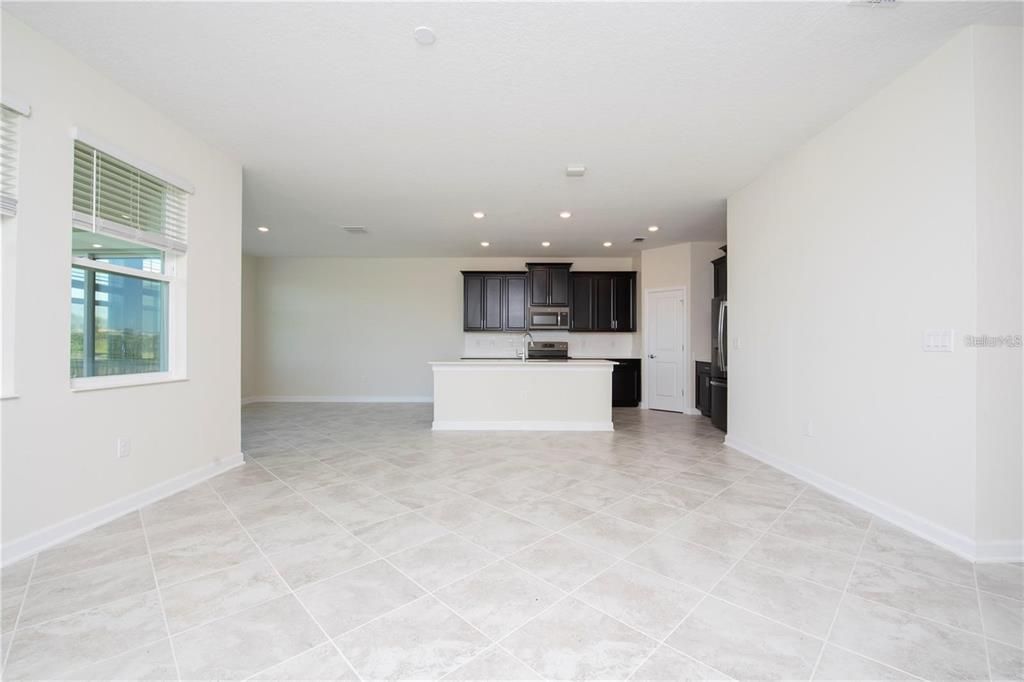 Active With Contract: $3,000 (4 beds, 2 baths, 2333 Square Feet)