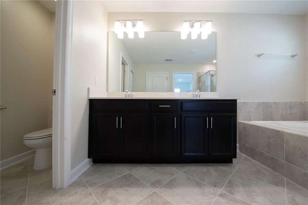 Active With Contract: $3,000 (4 beds, 2 baths, 2333 Square Feet)