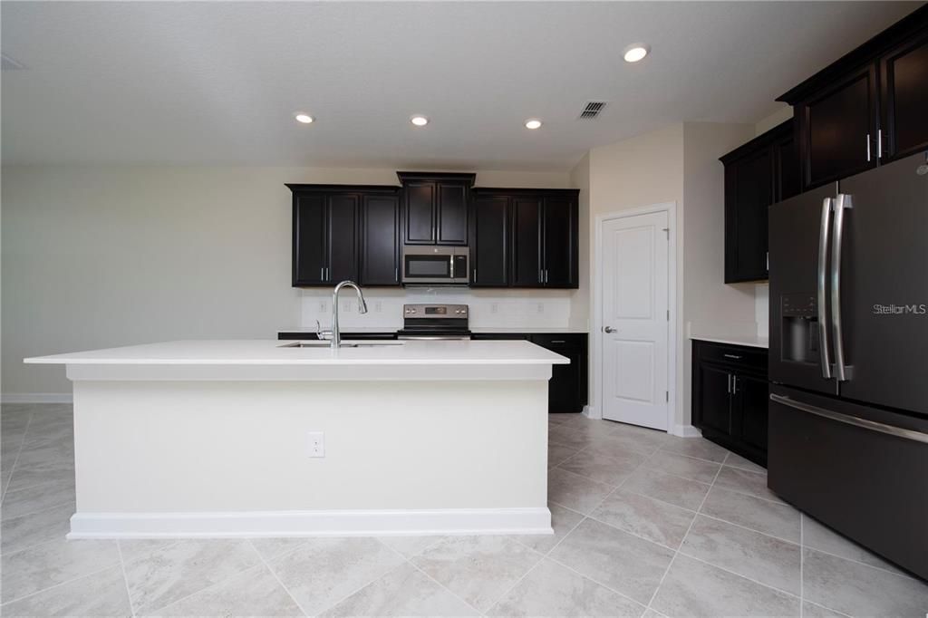 Active With Contract: $3,000 (4 beds, 2 baths, 2333 Square Feet)