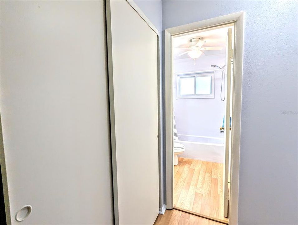 For Sale: $124,900 (1 beds, 1 baths, 576 Square Feet)