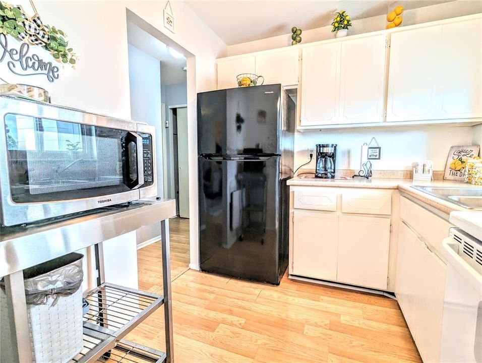 For Sale: $124,900 (1 beds, 1 baths, 576 Square Feet)